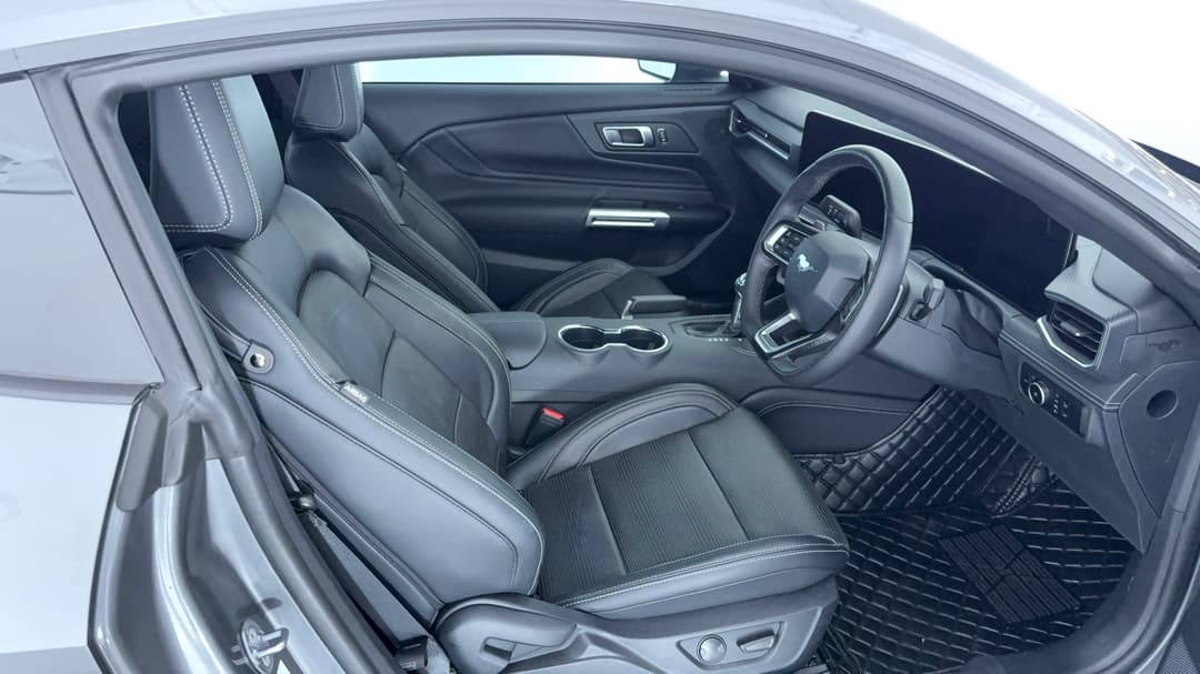 2024 Ford Mustang Gt 5.0 V8, Automatic, 3548 km, Right Side Front Door Cabin View