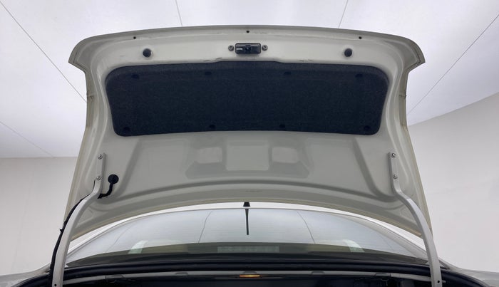 2015 Volkswagen Vento HIGHLINE 1.5 AT, Diesel, Automatic, 99,014 km, Boot Door Open