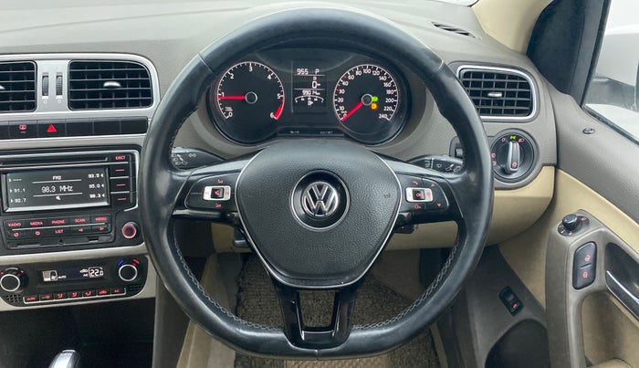 2015 Volkswagen Vento HIGHLINE 1.5 AT, Diesel, Automatic, 99,014 km, Steering Wheel Close Up