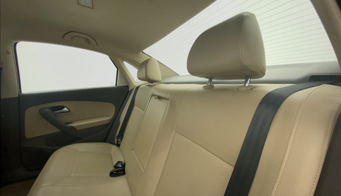 2015 Volkswagen Vento HIGHLINE 1.5 AT, Diesel, Automatic, 99,014 km, Right Side Rear Door Cabin