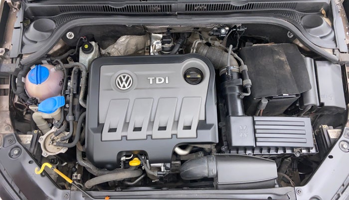 2015 Volkswagen Jetta HIGHLINE TDI AT, Diesel, Automatic, 99,881 km, Engine Bonet View