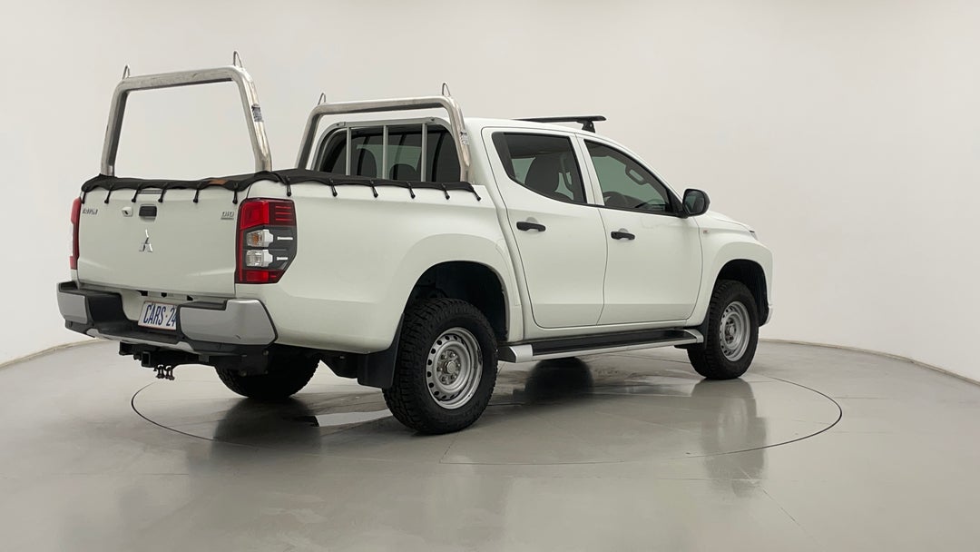 Right Back Diagonal (45- Degree) View