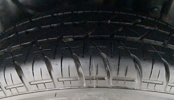 2014 Maruti Swift Dzire VXI, Petrol, Manual, 61,871 km, Left Rear Tyre Tread