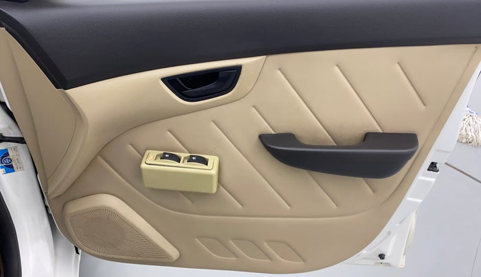 2012 Hyundai Eon D LITE PLUS, Petrol, Manual, 32,997 km, Driver Side Door Panels Controls