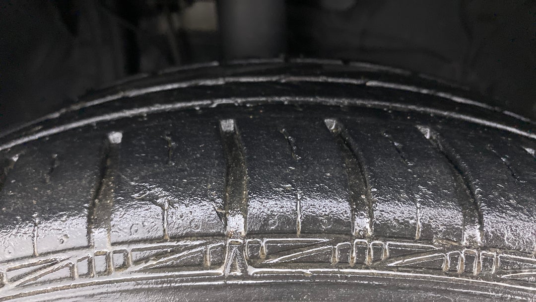 Right Front Tyre Tread