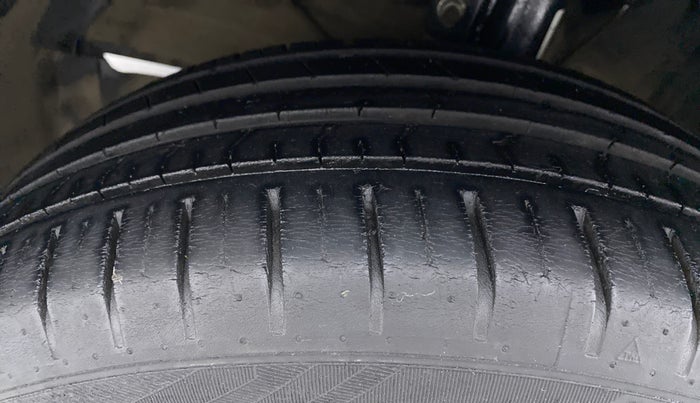 2018 Maruti Baleno ZETA PETROL 1.2, Petrol, Manual, 96,858 km, Left Front Tyre Tread