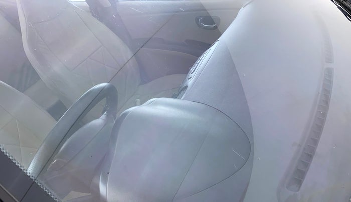2011 Hyundai i10 SPORTZ 1.2, CNG, Manual, 84,120 km, Front windshield - Minor spot on windshield