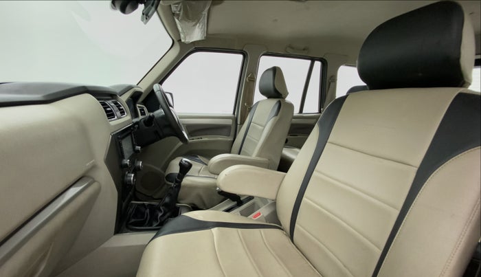 2016 Mahindra Scorpio S10, Diesel, Manual, 66,870 km, Right Side Front Door Cabin