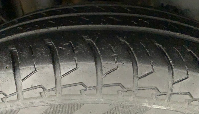 2018 Maruti Swift VXI, Petrol, Manual, 70,211 km, Right Rear Tyre Tread