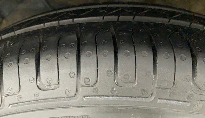 2018 Maruti Swift VXI, Petrol, Manual, 70,211 km, Left Front Tyre Tread