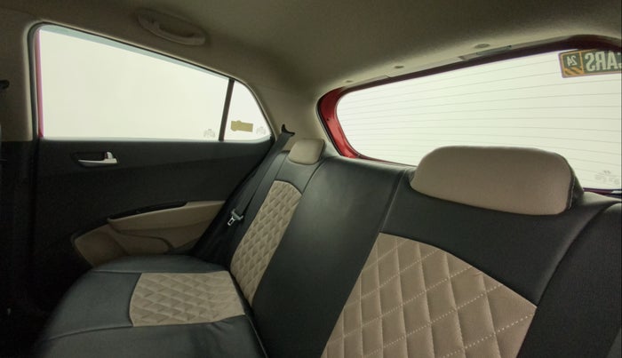 2017 Hyundai Grand i10 SPORTZ (O) AT 1.2 KAPPA VTVT, Petrol, Automatic, 16,624 km, Right Side Rear Door Cabin