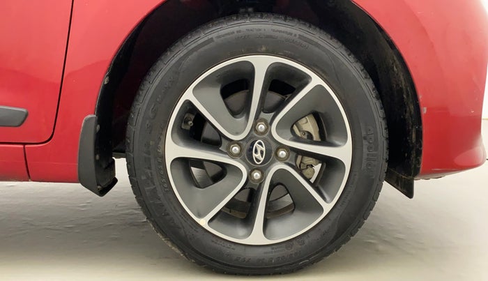 2017 Hyundai Grand i10 SPORTZ (O) AT 1.2 KAPPA VTVT, Petrol, Automatic, 16,624 km, Right Front Wheel
