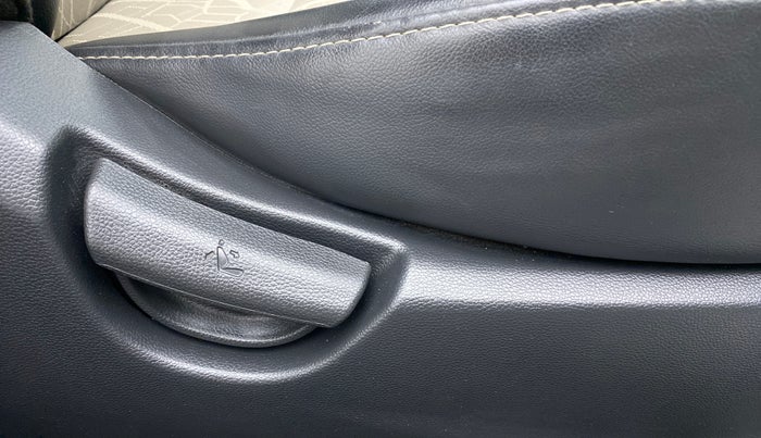 2017 Hyundai Grand i10 Magna 1.2 AT  VTVT, Petrol, Automatic, 40,661 km, Driver Side Adjustment Panel
