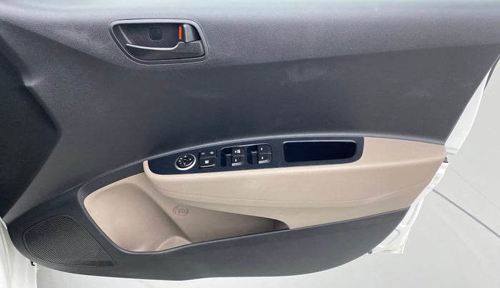 2017 Hyundai Grand i10 Magna 1.2 AT  VTVT, Petrol, Automatic, 40,661 km, Driver Side Door Panels Control