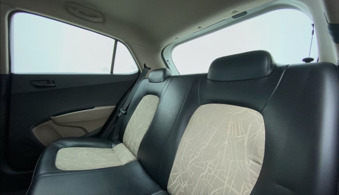 2017 Hyundai Grand i10 Magna 1.2 AT  VTVT, Petrol, Automatic, 40,661 km, Right Side Rear Door Cabin