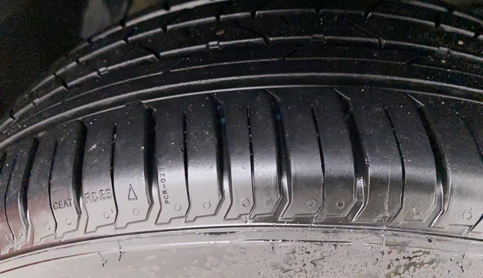 2018 Maruti Vitara Brezza ZDI, Diesel, Manual, 55,043 km, Right Front Tyre Tread