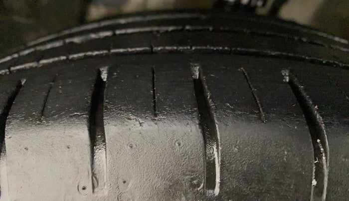 2016 Hyundai Elite i20 ASTA 1.2 (O), Petrol, Manual, 65,186 km, Left Front Tyre Tread