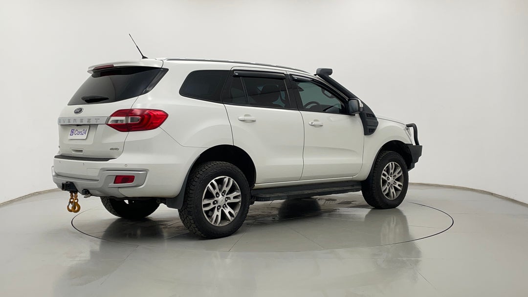 Right Back Diagonal (45- Degree) View