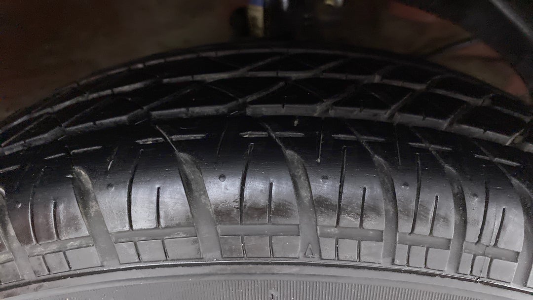 Right Front Tyre Tread