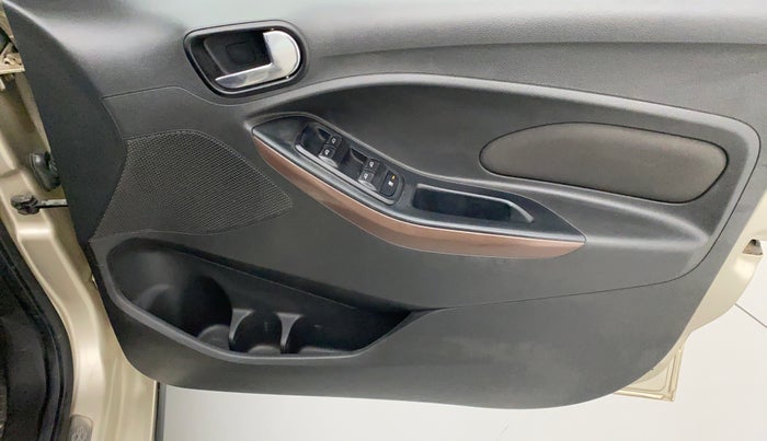 2018 Ford FREESTYLE TITANIUM 1.5 TDCI, Diesel, Manual, 75,456 km, Driver Side Door Panels Controls