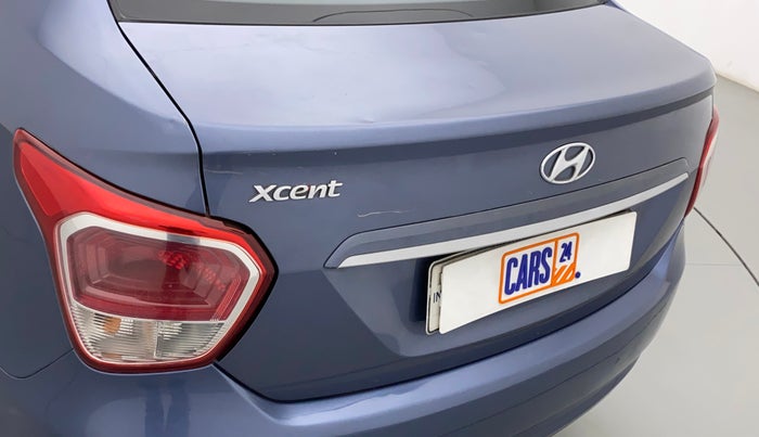 2014 Hyundai Xcent S 1.2, Petrol, Manual, 23,817 km, Dicky (Boot door) - Minor scratches