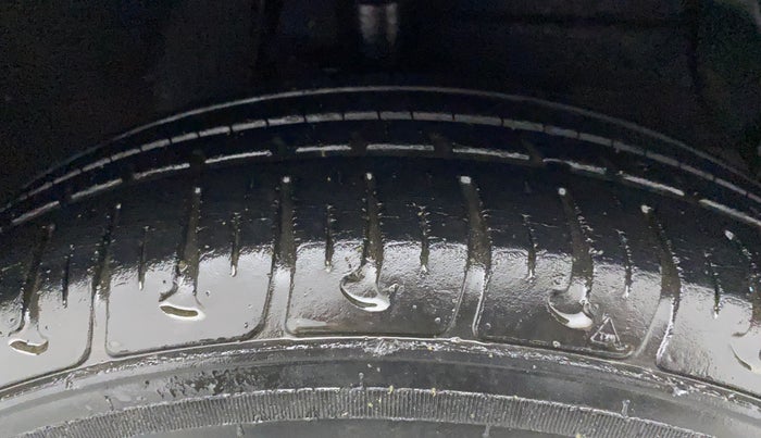2014 Hyundai Xcent S 1.2, Petrol, Manual, 23,817 km, Right Front Tyre Tread
