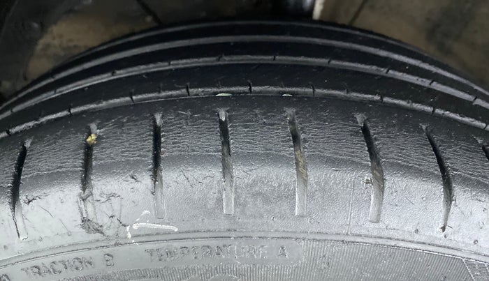2017 Maruti Baleno ALPHA 1.2 K12, Petrol, Manual, 25,586 km, Left Front Tyre Tread