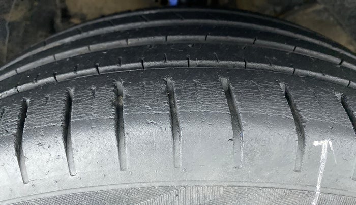 2017 Maruti Baleno ALPHA 1.2 K12, Petrol, Manual, 25,586 km, Right Front Tyre Tread