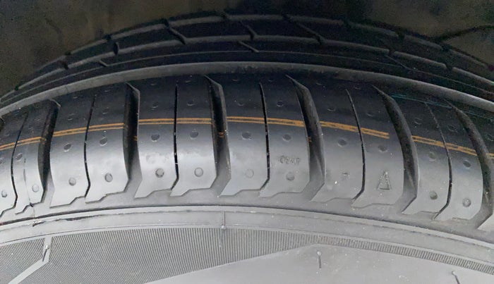 2018 Honda Amaze 1.2L I-VTEC V CVT, Petrol, Automatic, 1,06,848 km, Right Front Tyre Tread