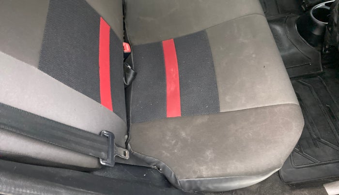2011 Toyota Etios Liva G, Petrol, Manual, 97,269 km, Second-row right seat - Cover slightly stained