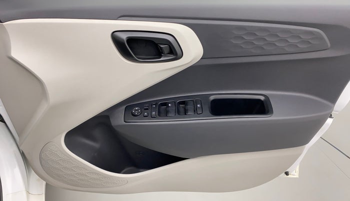 2020 Hyundai AURA SX+ 1.0 TURBO GDI MT, Petrol, Manual, 23,832 km, Driver Side Door Panels Control