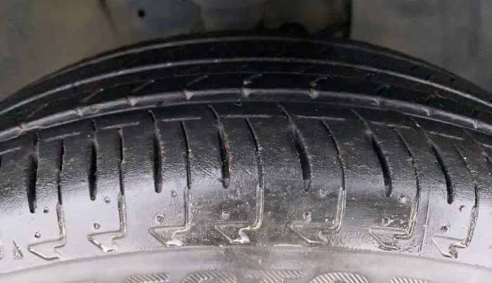 2018 Maruti IGNIS ALPHA 1.2 K12 DUAL TONE, Petrol, Manual, 14,525 km, Right Front Tyre Tread