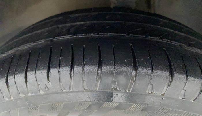 2016 Maruti Alto K10 VXI (O), Petrol, Manual, 96,967 km, Left Front Tyre Tread
