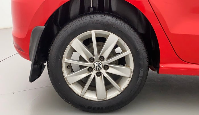 2017 Volkswagen Polo HIGHLINE1.5L, Diesel, Manual, 1,21,741 km, Right Rear Wheel