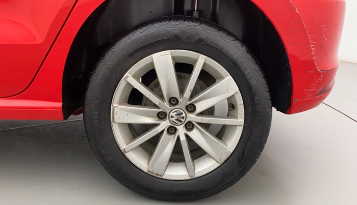 2017 Volkswagen Polo HIGHLINE1.5L, Diesel, Manual, 1,21,741 km, Left Rear Wheel