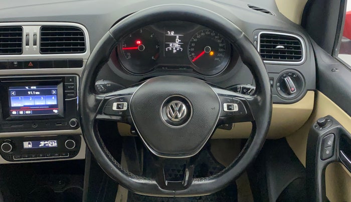 2017 Volkswagen Polo HIGHLINE1.5L, Diesel, Manual, 1,21,741 km, Steering Wheel Close Up