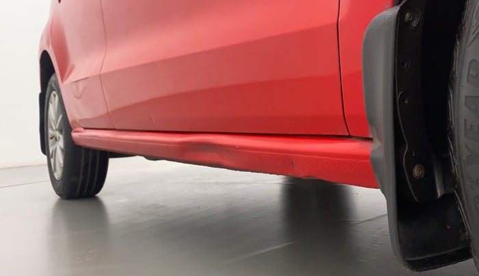 2017 Volkswagen Polo HIGHLINE1.5L, Diesel, Manual, 1,21,741 km, Right running board - Slightly dented