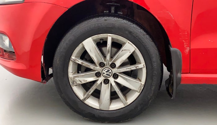 2017 Volkswagen Polo HIGHLINE1.5L, Diesel, Manual, 1,21,741 km, Left Front Wheel