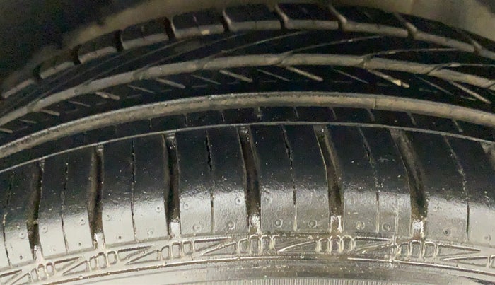 2012 Volkswagen Polo COMFORTLINE 1.2L PETROL, CNG, Manual, 38,225 km, Left Rear Tyre Tread