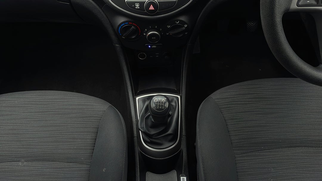 2016 Hyundai Accent Active, Manual, 74962 km, Gear Lever 