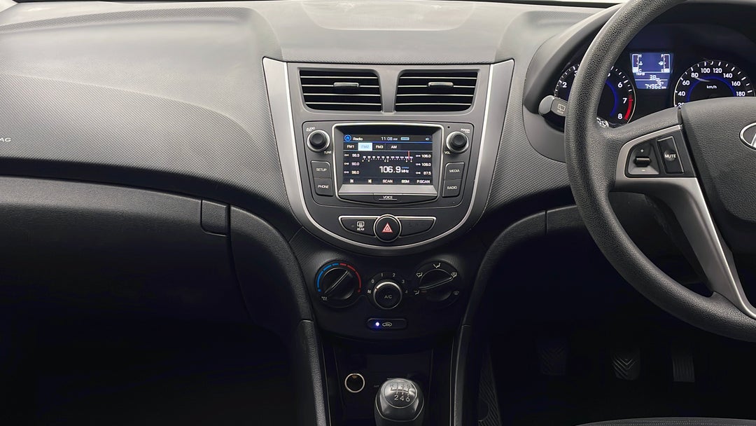 2016 Hyundai Accent Active, Manual, 74962 km, Center Console