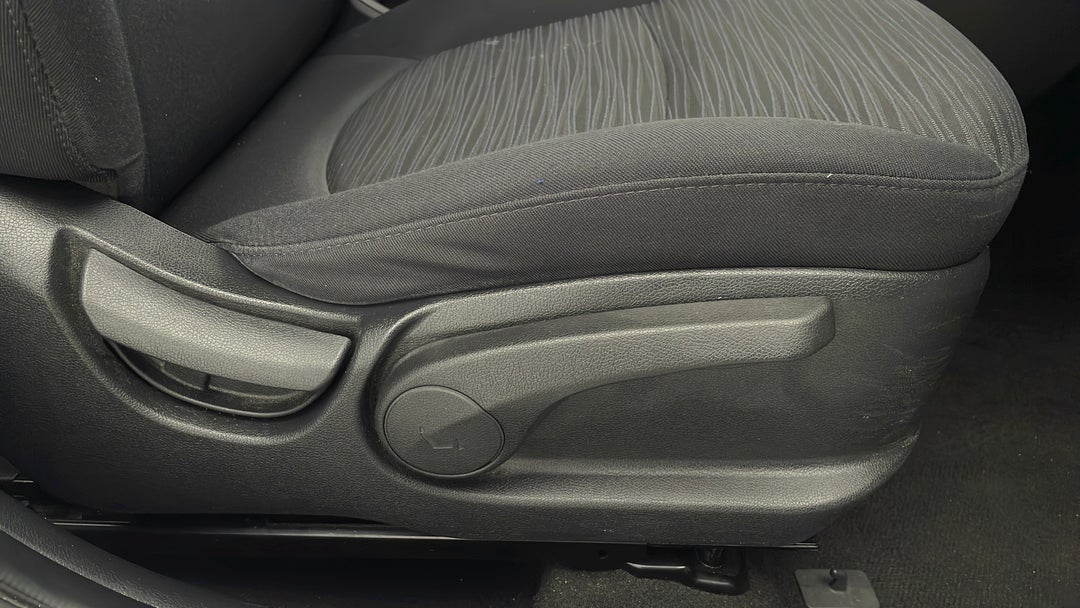 2016 Hyundai Accent Active, Manual, 74962 km, Drivers Side Adjustment Panel