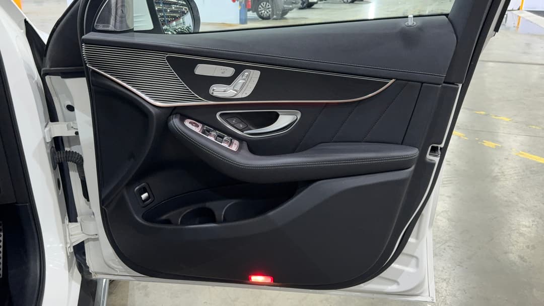 2020 Mercedes-benz Eqc 400 4matic, Automatic, 45316 km, Speaker View