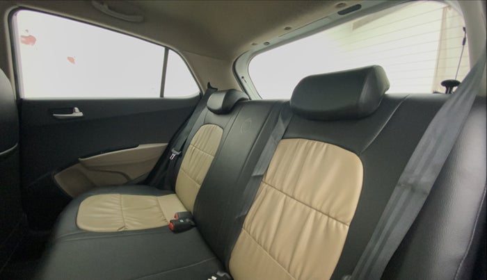 2015 Hyundai Grand i10 ASTA AT 1.2 KAPPA VTVT, Petrol, Automatic, 56,235 km, Right Side Rear Door Cabin