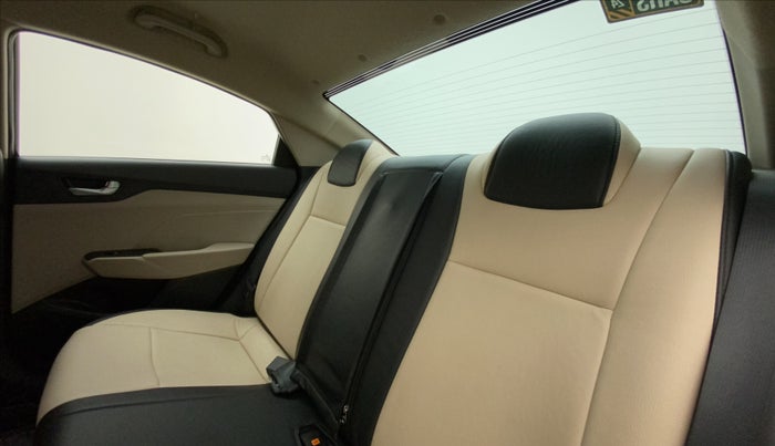 2018 Hyundai Verna 1.6 VTVT SX, Petrol, Manual, 34,214 km, Right Side Rear Door Cabin