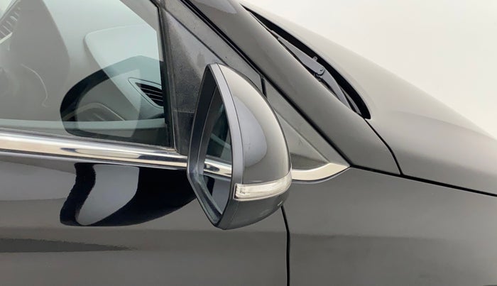 2018 Hyundai Verna 1.6 VTVT SX, Petrol, Manual, 34,214 km, Right rear-view mirror - Indicator light not working