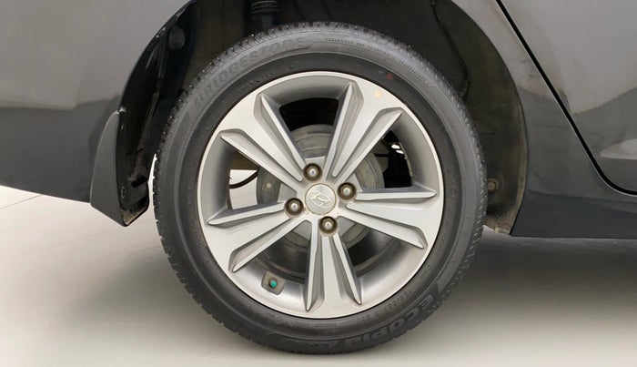 2018 Hyundai Verna 1.6 VTVT SX, Petrol, Manual, 34,214 km, Right Rear Wheel