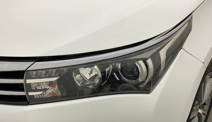 2015 Toyota Corolla Altis VL CVT PETROL, Petrol, Automatic, 1,00,681 km, Left headlight - Minor scratches