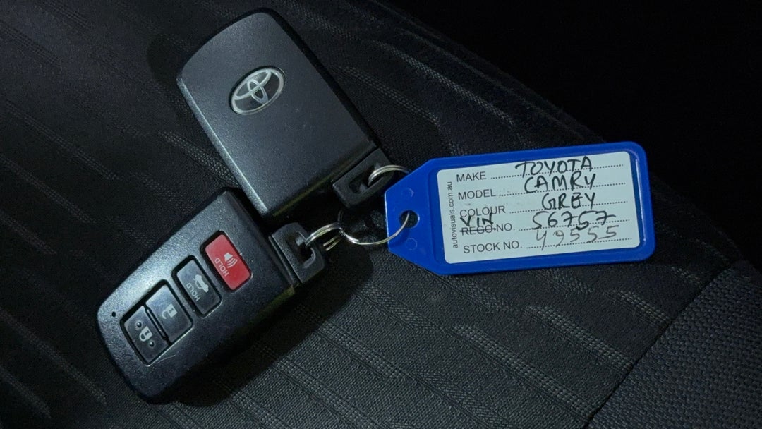 2017 Toyota Camry Rz S.e., Automatic, 47431 km, Key Close-up