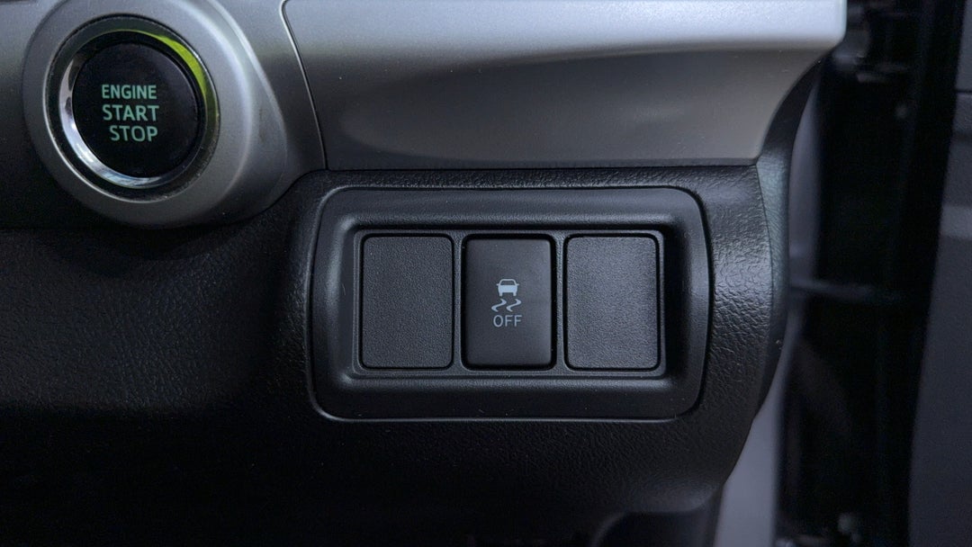 2017 Toyota Camry Rz S.e., Automatic, 47431 km, Utility Switches/Buttons